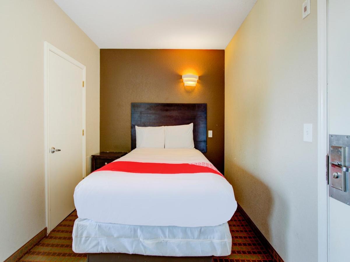 Hotel Dilley Grand Buitenkant foto