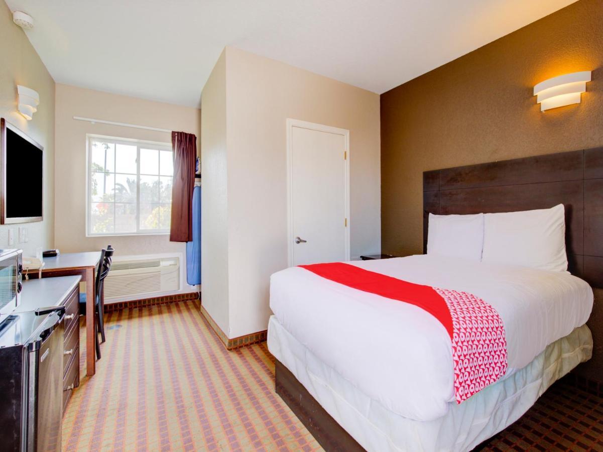 Hotel Dilley Grand Buitenkant foto