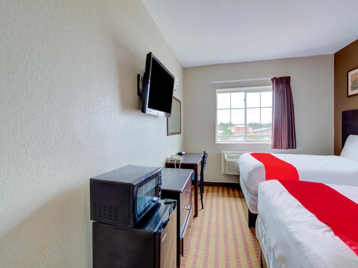 Hotel Dilley Grand Buitenkant foto