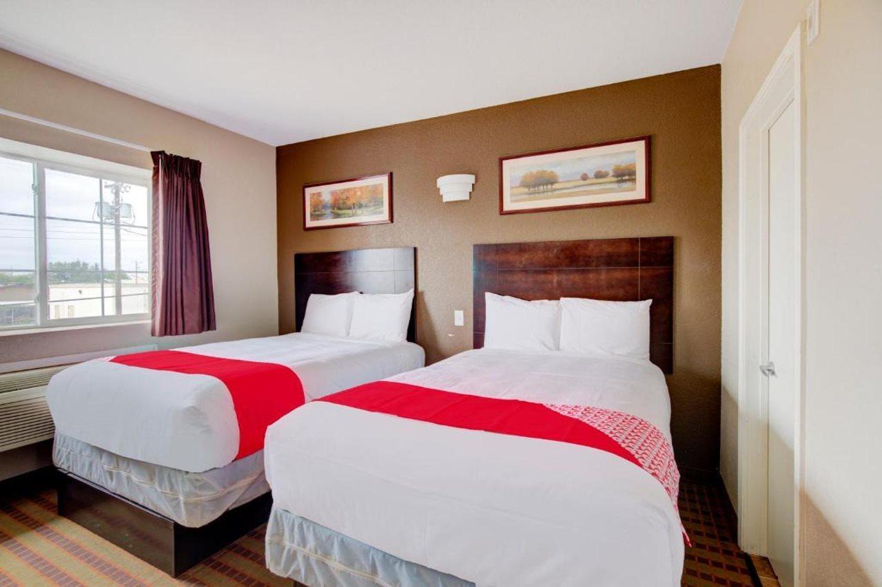 Hotel Dilley Grand Buitenkant foto