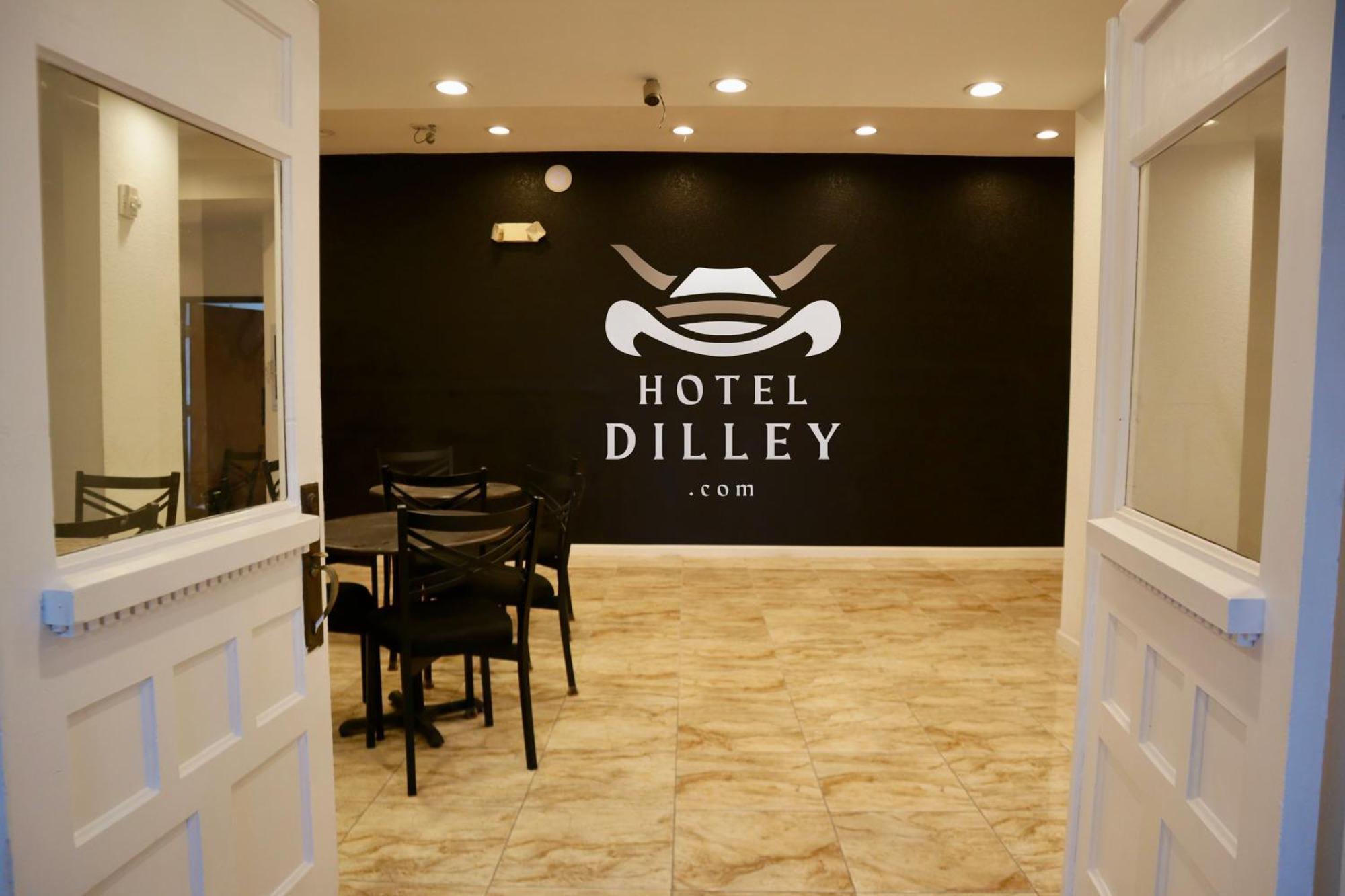 Hotel Dilley Grand Buitenkant foto