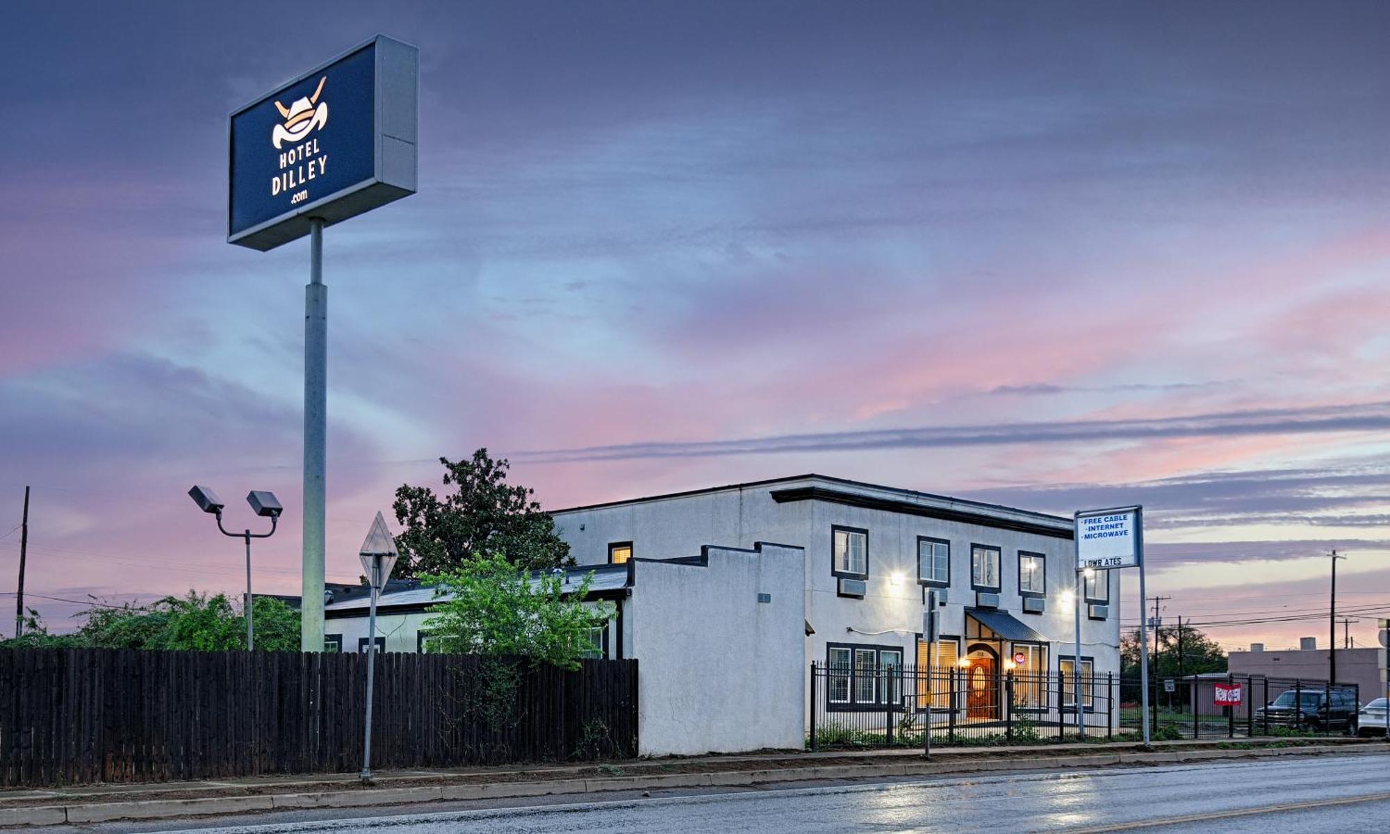 Hotel Dilley Grand Buitenkant foto