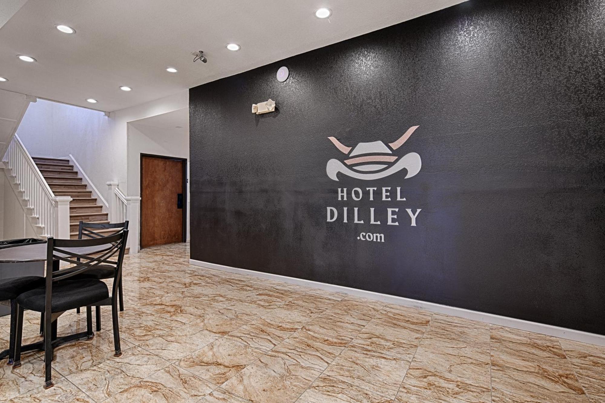 Hotel Dilley Grand Buitenkant foto