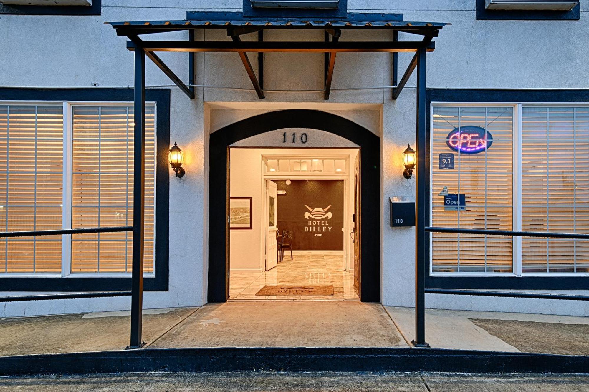 Hotel Dilley Grand Buitenkant foto