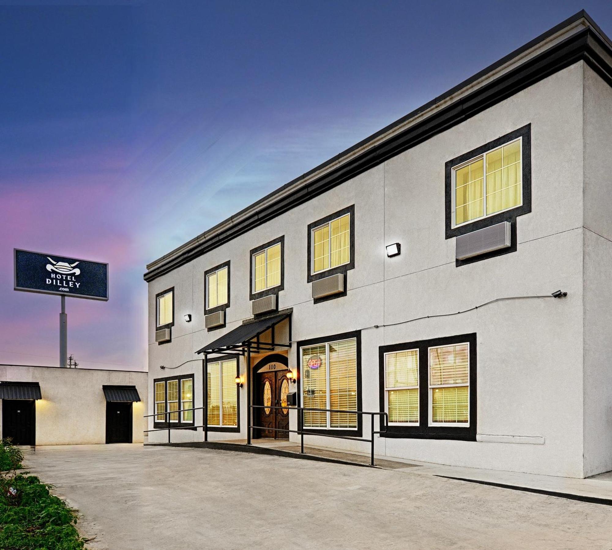 Hotel Dilley Grand Buitenkant foto